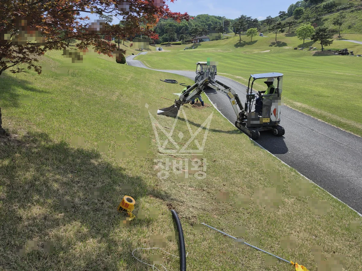 부산 서구 부용동2가 포크레인 도로 작업 현장