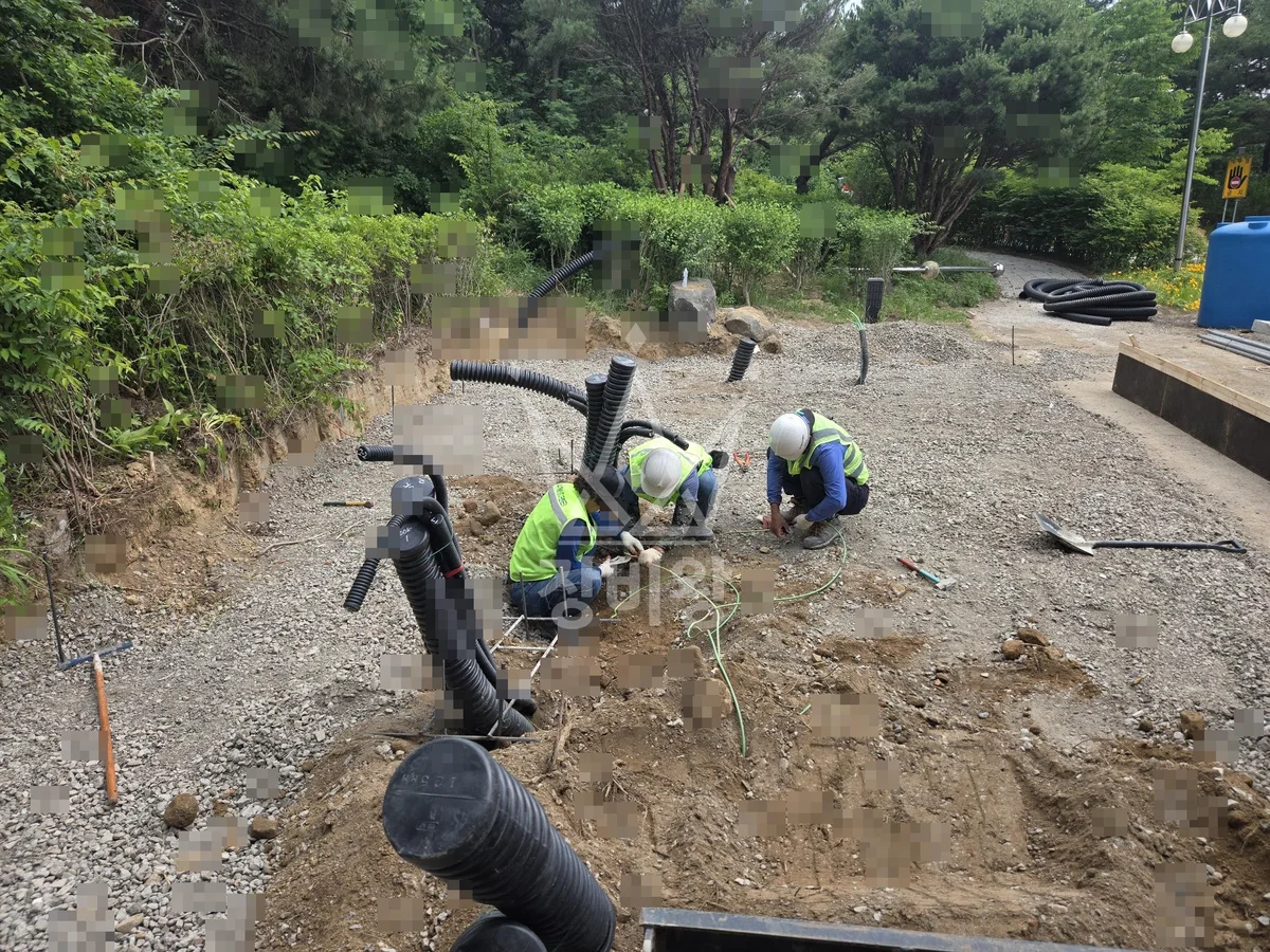 부산 중구 대청동4가 포크레인 기초 작업 현장