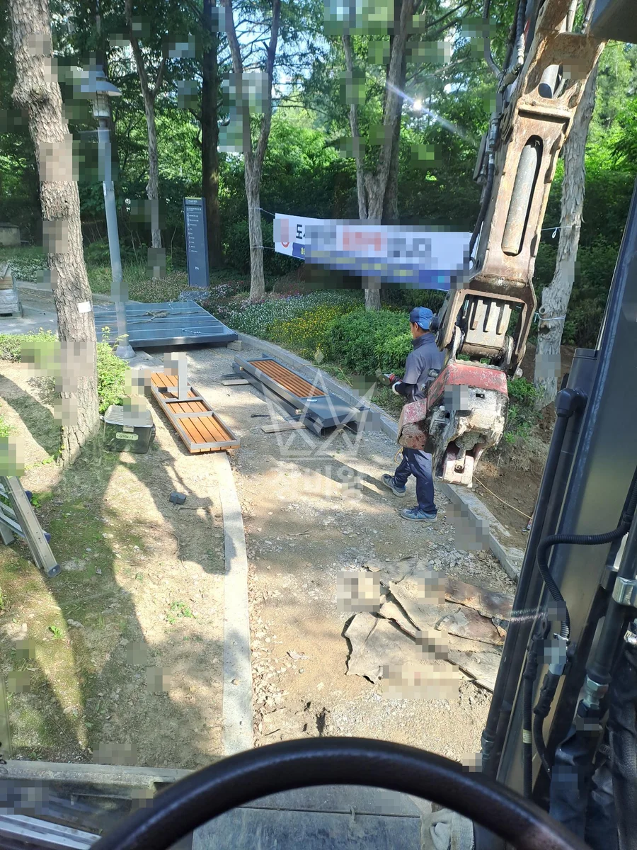 광주 광산구 북산동 포크레인 철거 작업 현장