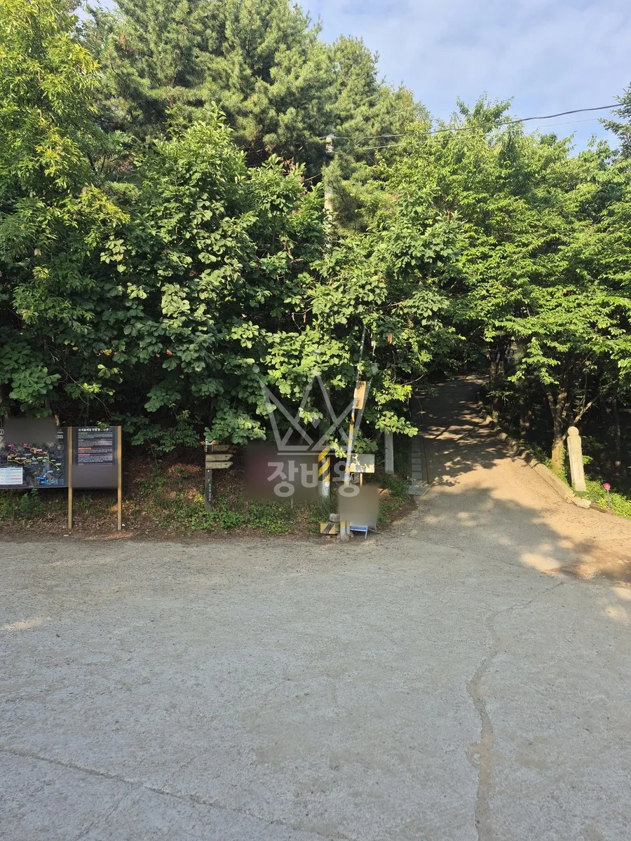 경기 부천시 포크레인 철거 작업 현장