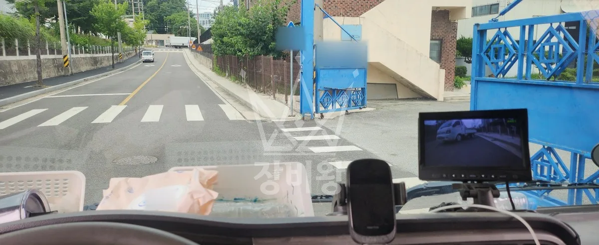 광주 광산구 도산동 포크레인 철거 작업 현장