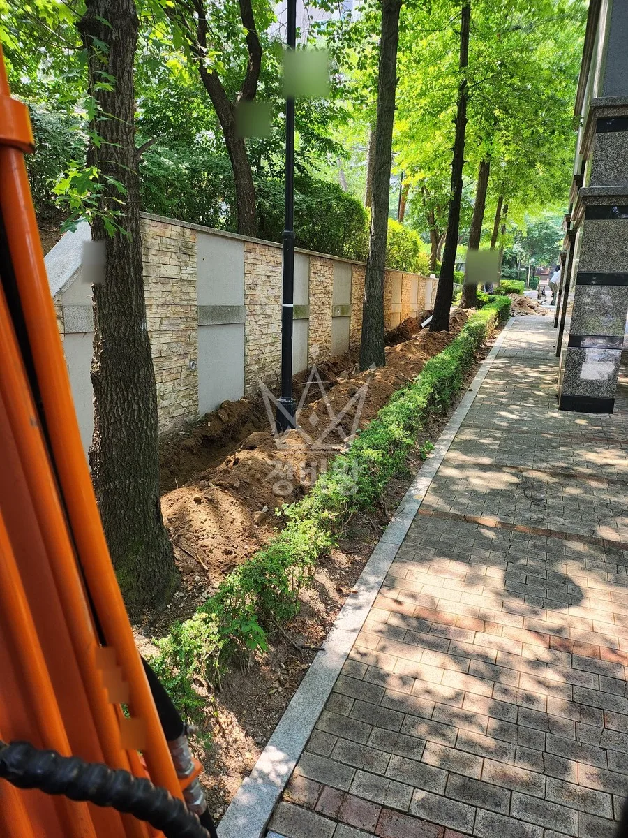 부산 수영구 포크레인 배관 작업 현장