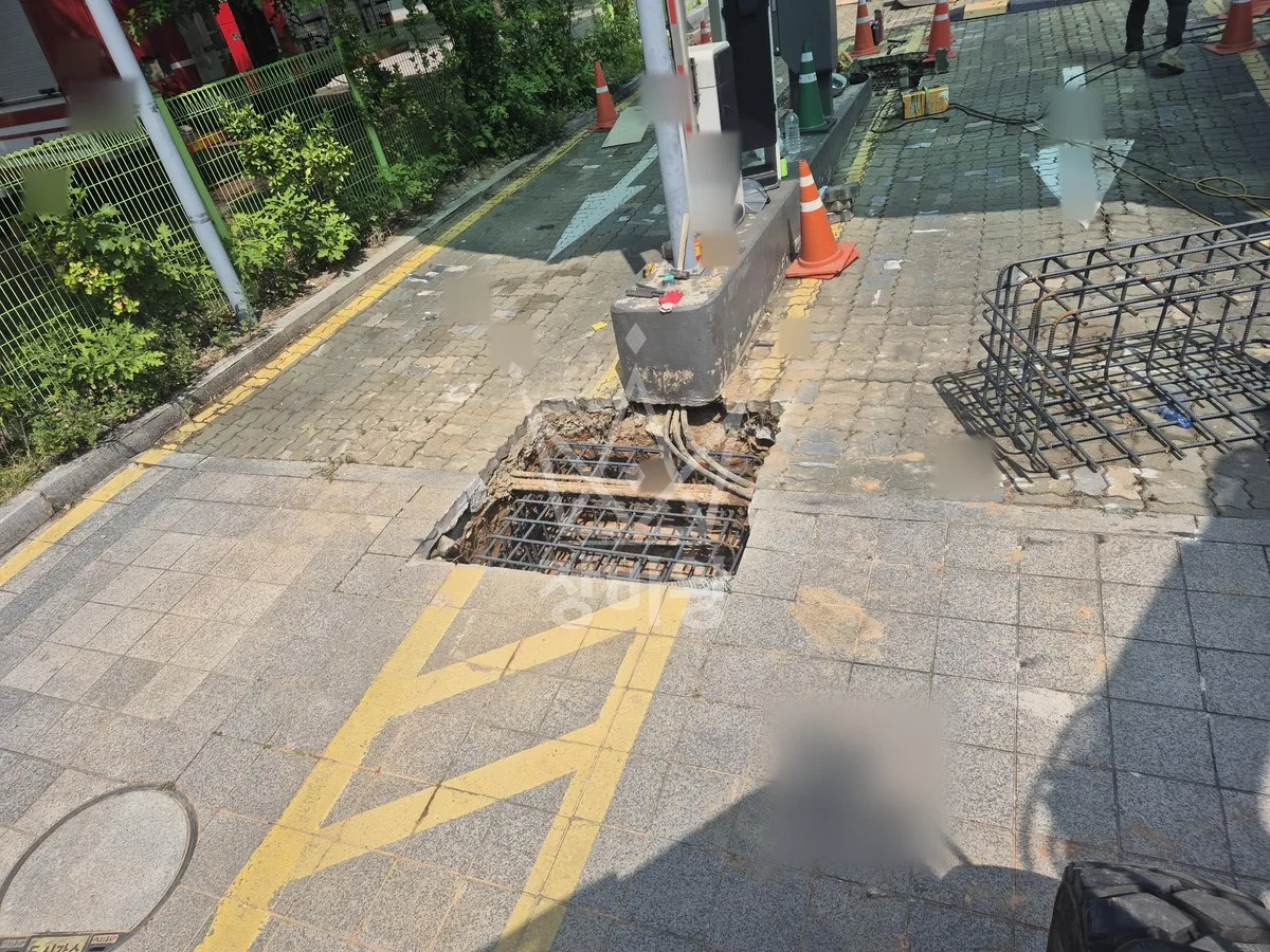 부산 중구 포크레인 배관 작업 현장