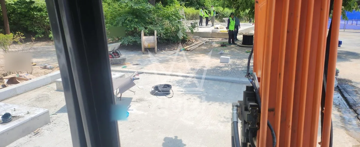 충남 금산군 포크레인 묘지 작업 현장