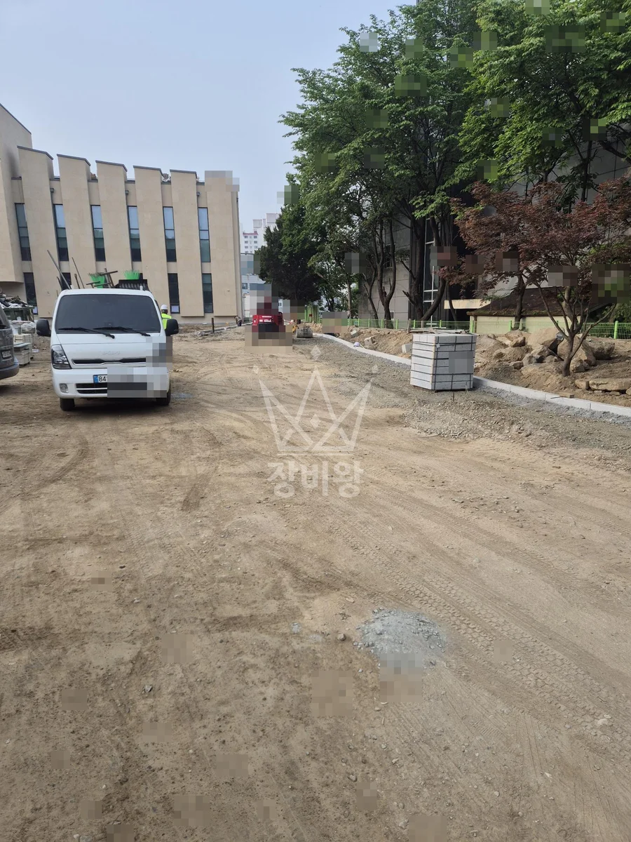 부산 강서구 포크레인 도로 작업 현장