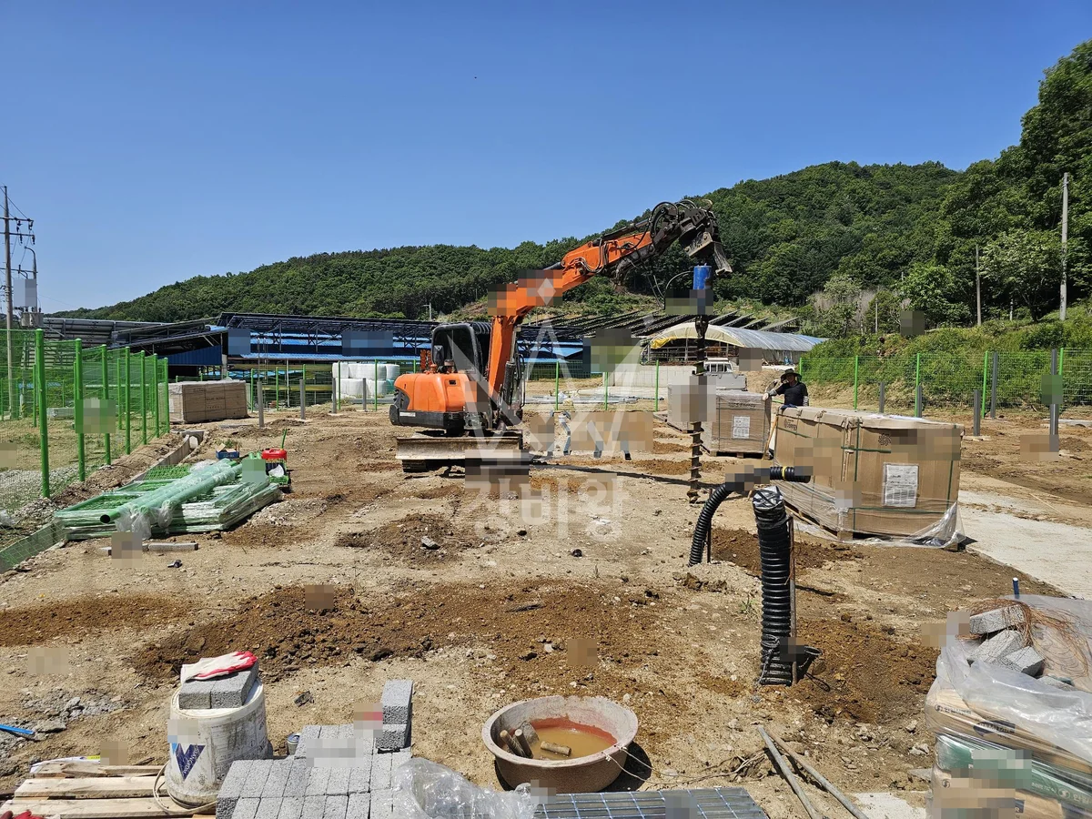 부산 동구 포크레인 배관 작업 현장