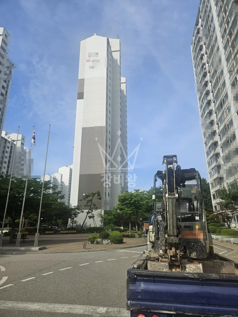 경기 연천군 연천읍 포크레인 기초 작업 현장
