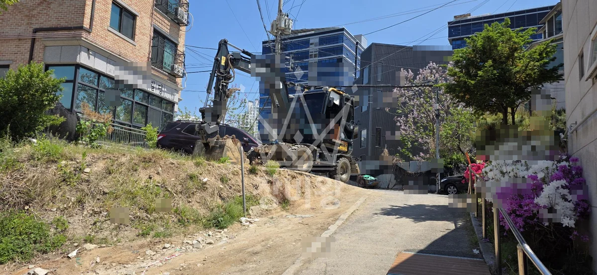서울 종로구 숭인동 포크레인 철거 작업 현장