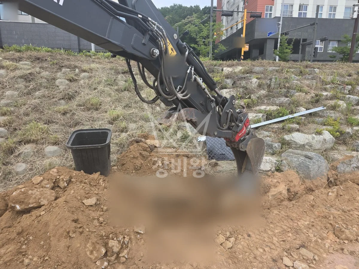부산 포크레인 철거 작업 현장