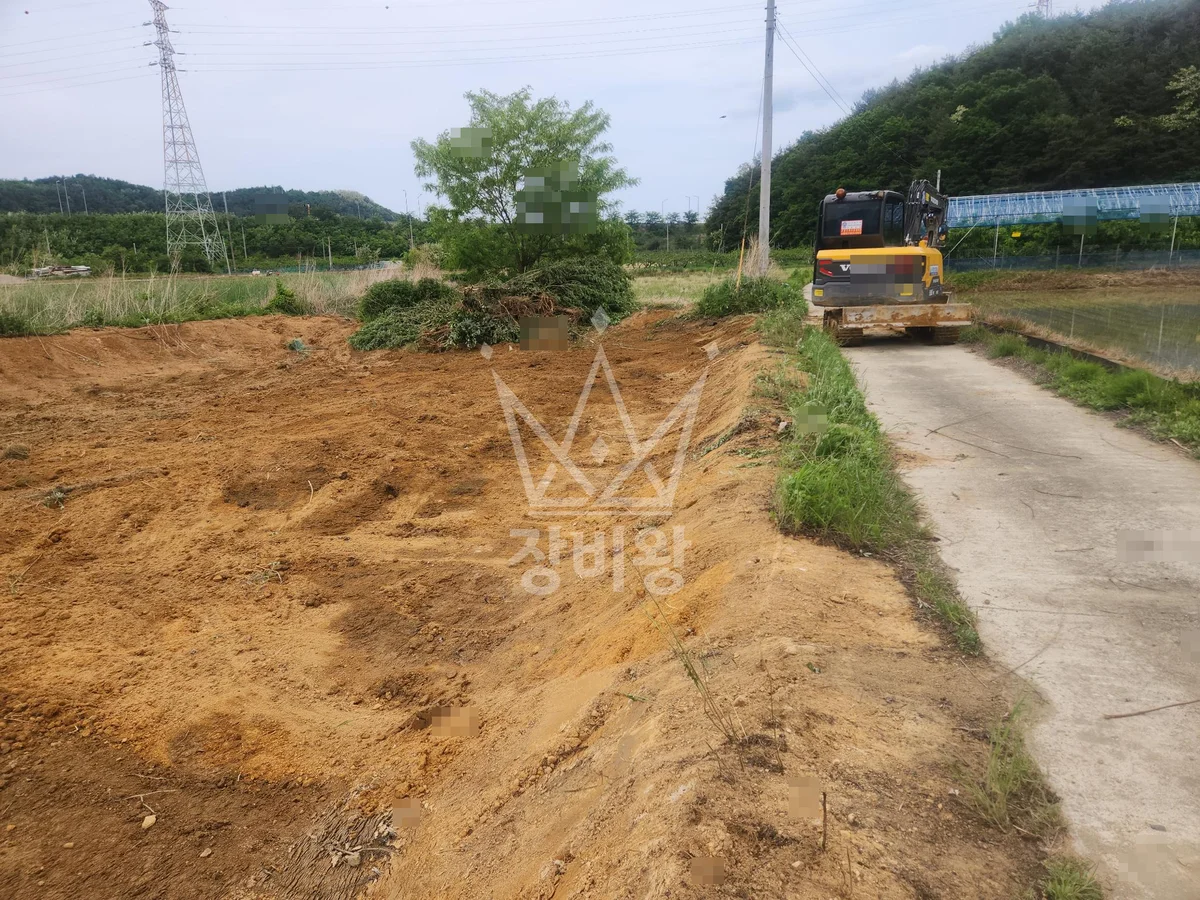 광주 동구 포크레인 철거 작업 현장