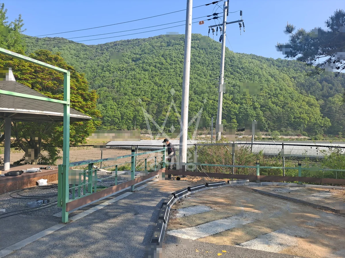 충남 계룡시 엄사면 포크레인 철거 작업 현장