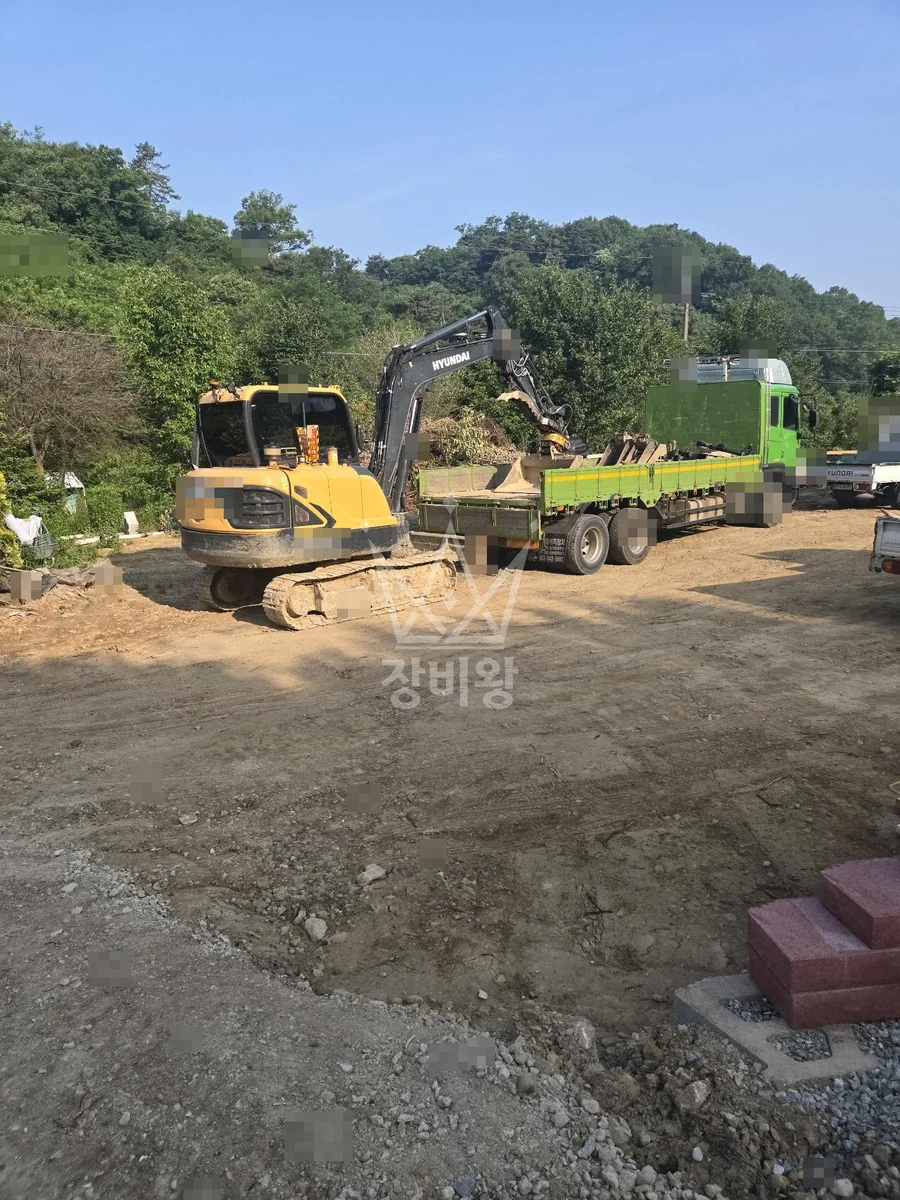 충북 청주시 포크레인 전기차 충전소 작업 현장