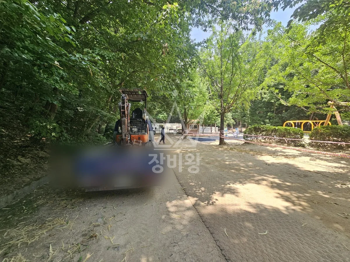 경기 의왕시 포크레인 기초 작업 현장