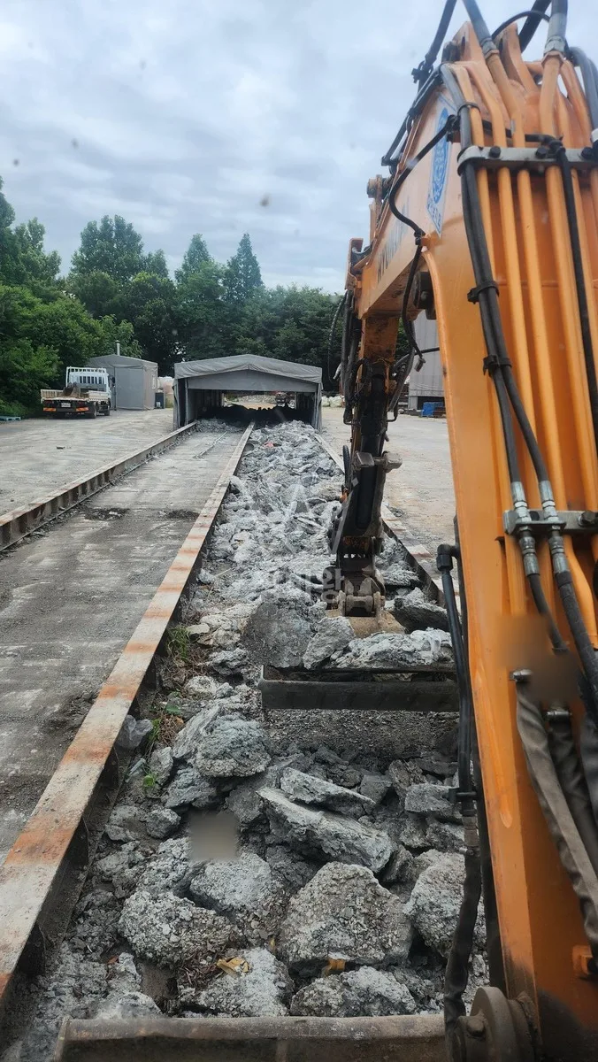 충남 당진시 포크레인 전기차 충전소 작업 현장
