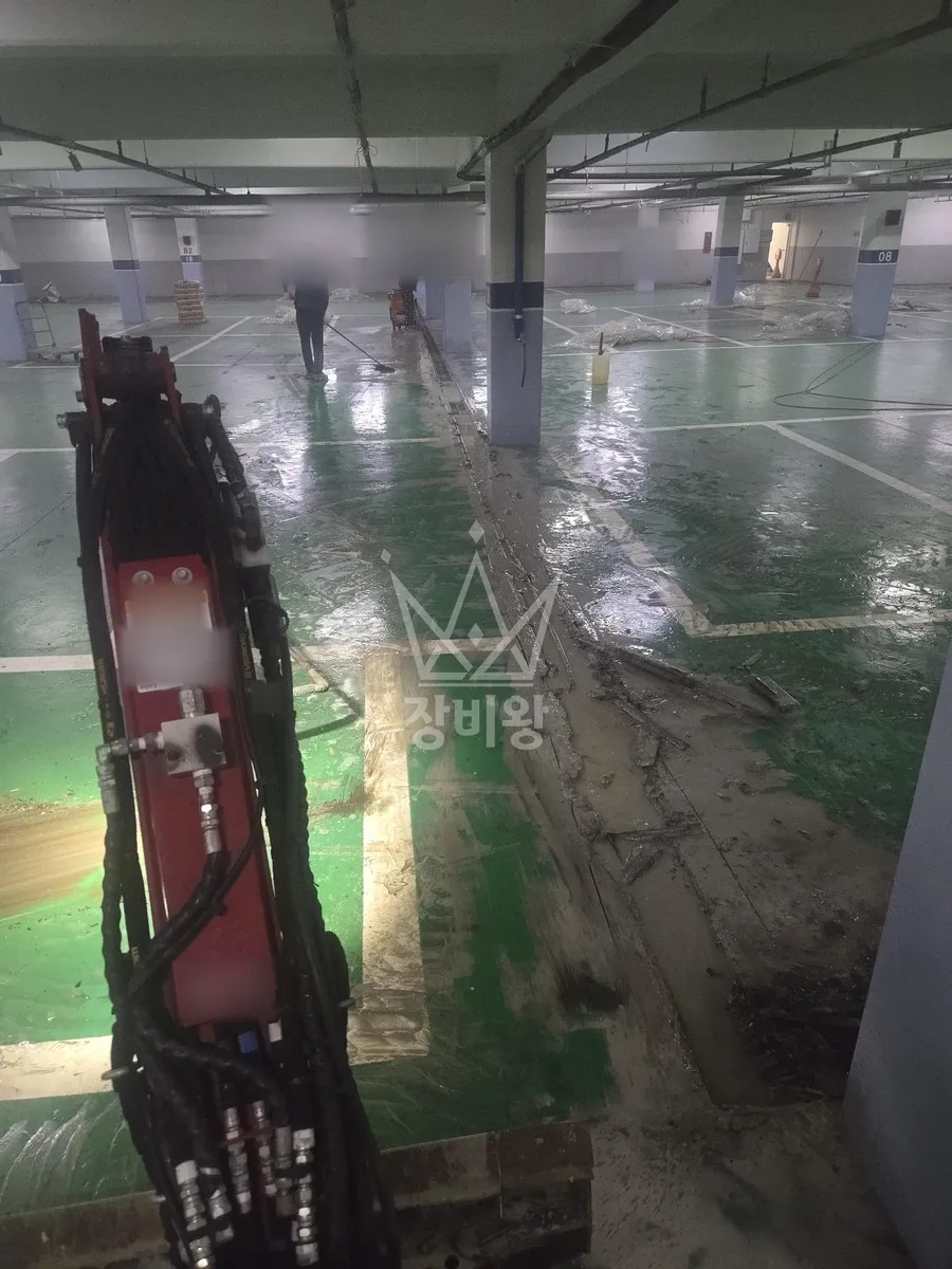 충남 천안시 포크레인 기초 작업 현장