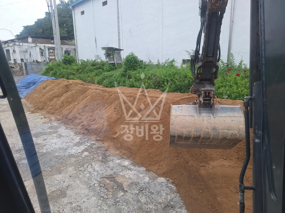 충북 제천시 포크레인 터파기 작업 현장