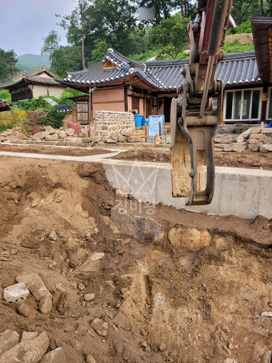 부산 북구 포크레인 기초 작업 현장