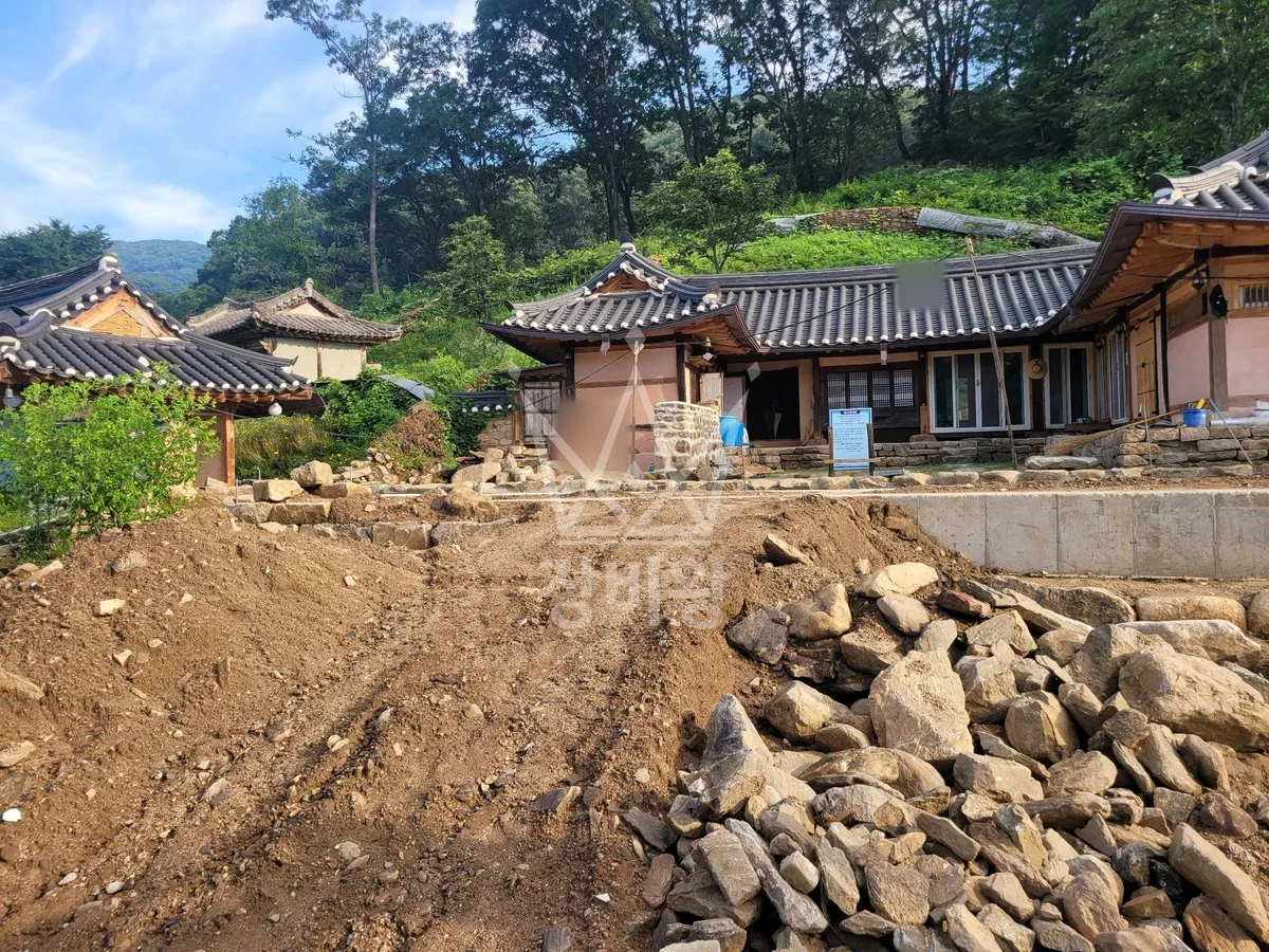 경기 용인시기흥구 포크레인 기초 작업 현장