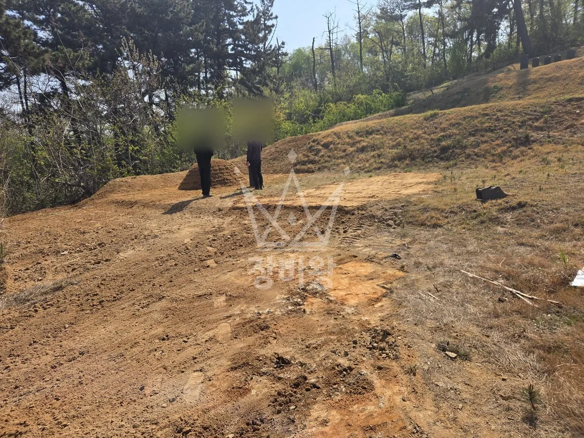 부산 서구 포크레인 기초 작업 현장