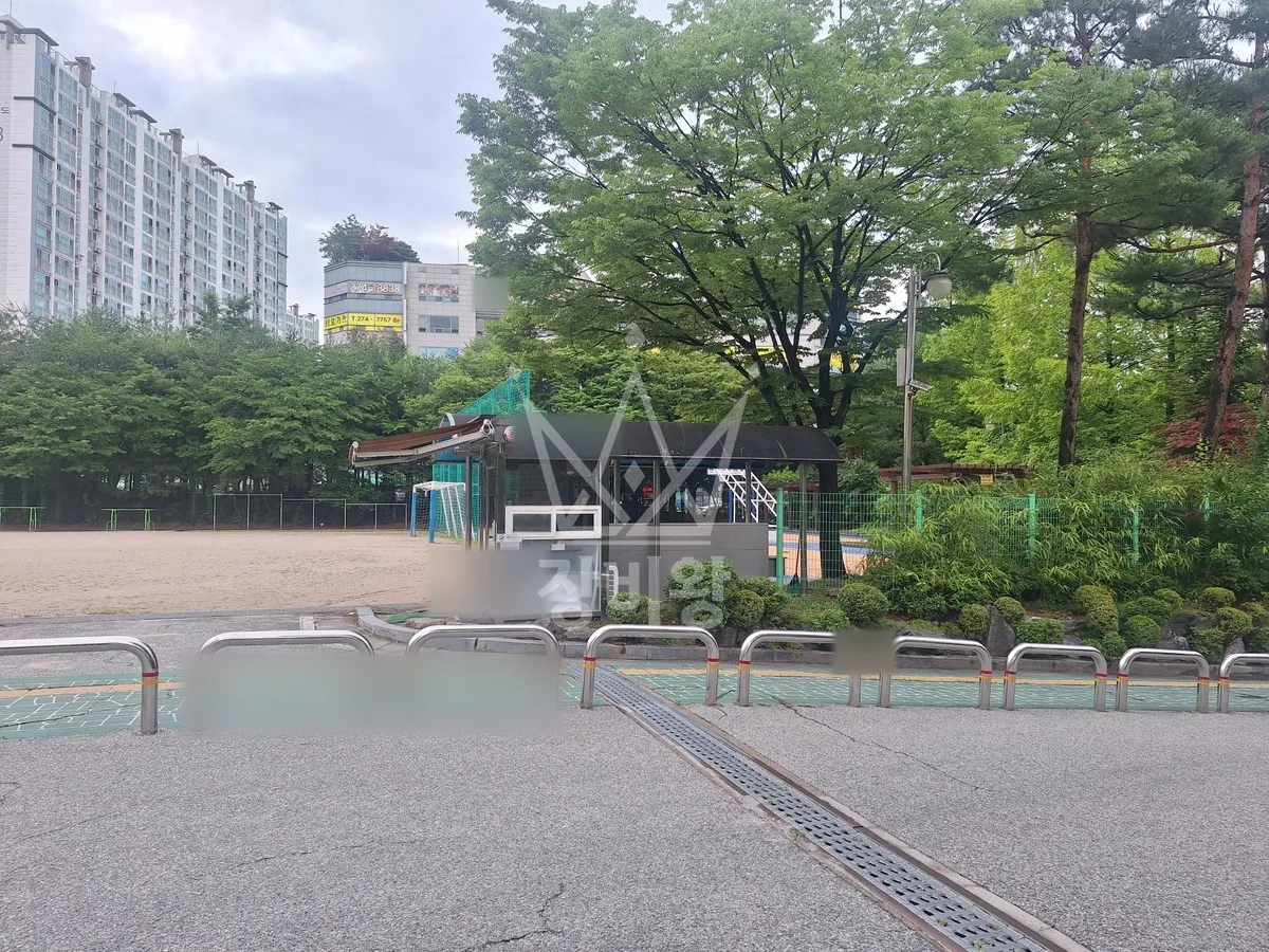 경기 용인시 포크레인 기초 작업 현장