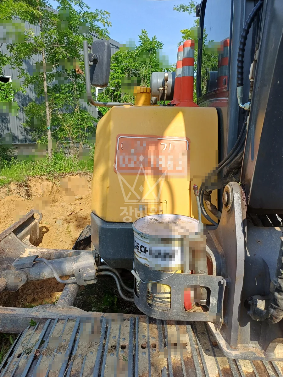 부산 사상구 포크레인 도로 작업 현장