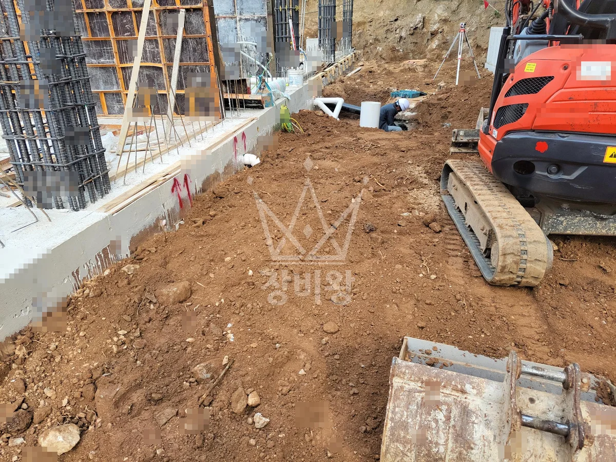 전남 완도군 포크레인 기초 작업 현장
