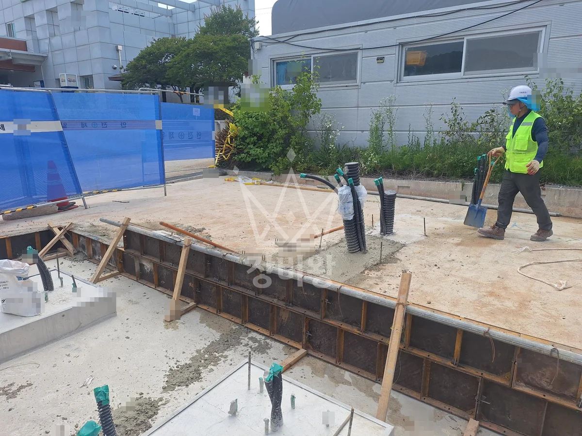 전북 부안군 포크레인 도로 작업 현장