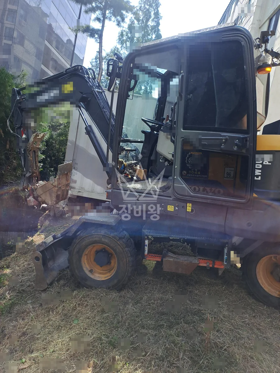서울 중구 포크레인 철거 작업 현장