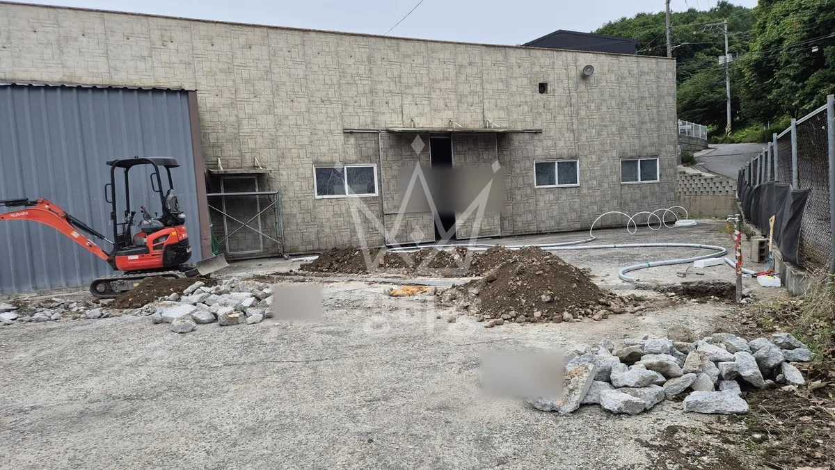 광주 광산구 산정동 포크레인 기초 작업 현장