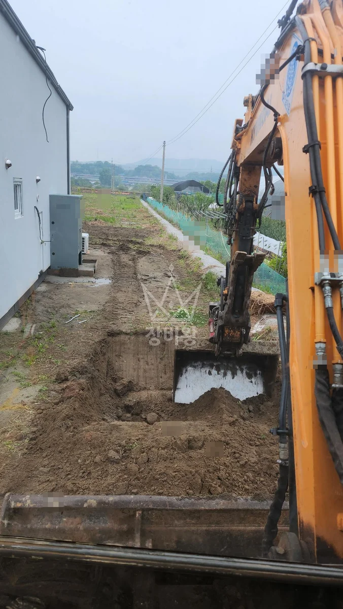 부산 북구 화명동 포크레인 도로 작업 현장