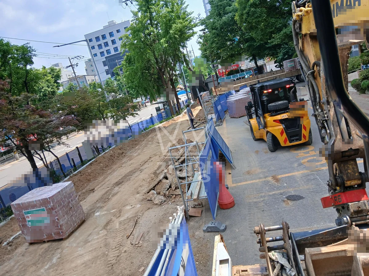 서울 종로구 가회동 포크레인 조경 작업 현장