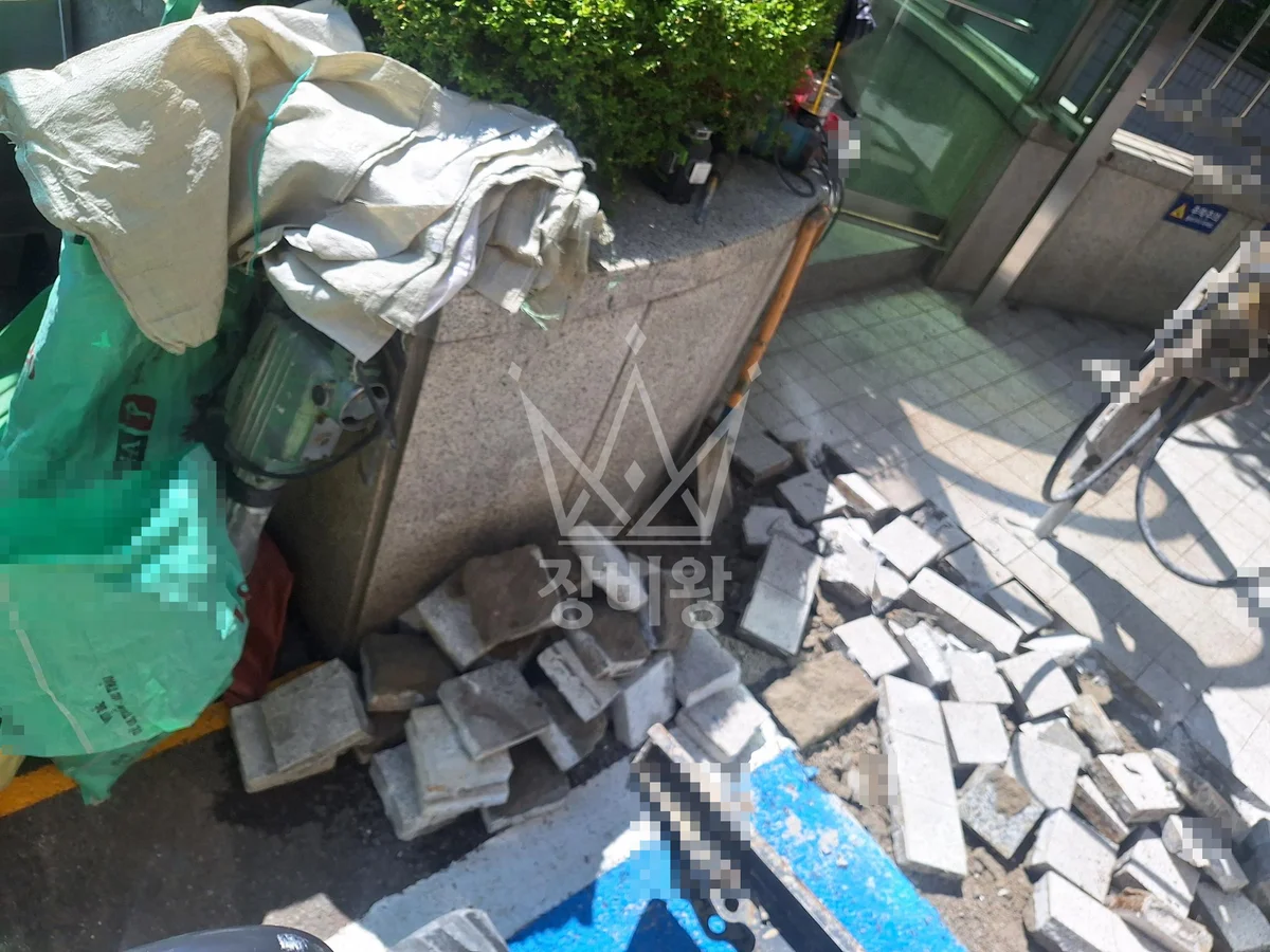 광주 북구 중흥동 포크레인 도로 작업 현장