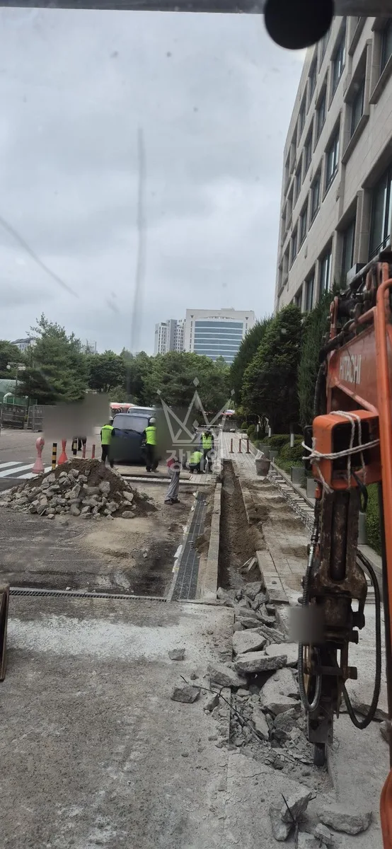 경기 성남시분당구 포크레인 터파기 작업 현장