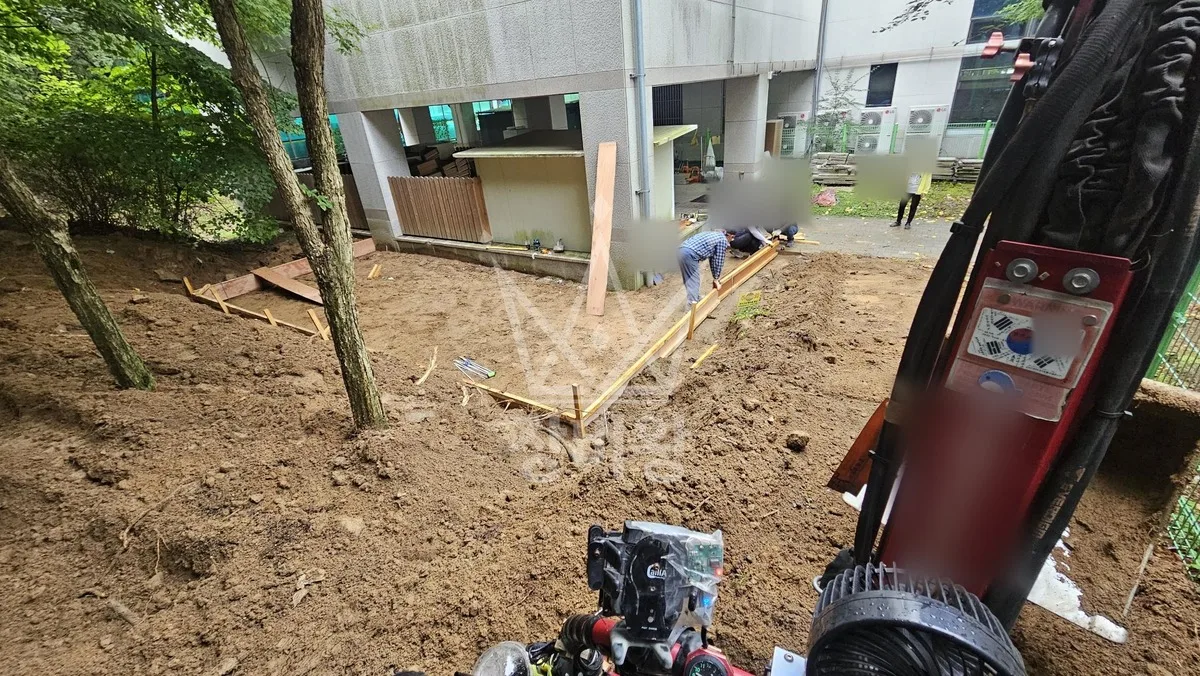 경기 의왕시 포크레인 도로 작업 현장
