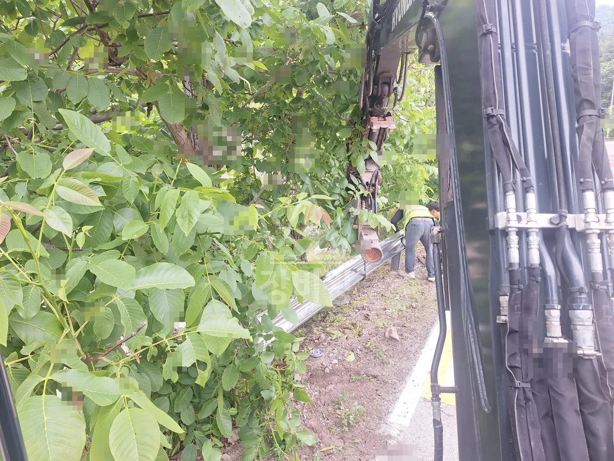 부산 중구 포크레인 배관 작업 현장