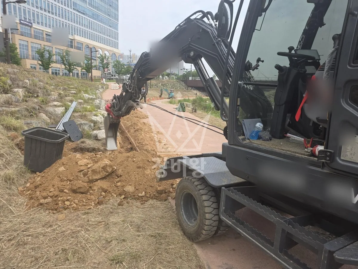 경기 시흥시 포크레인 배관 작업 현장