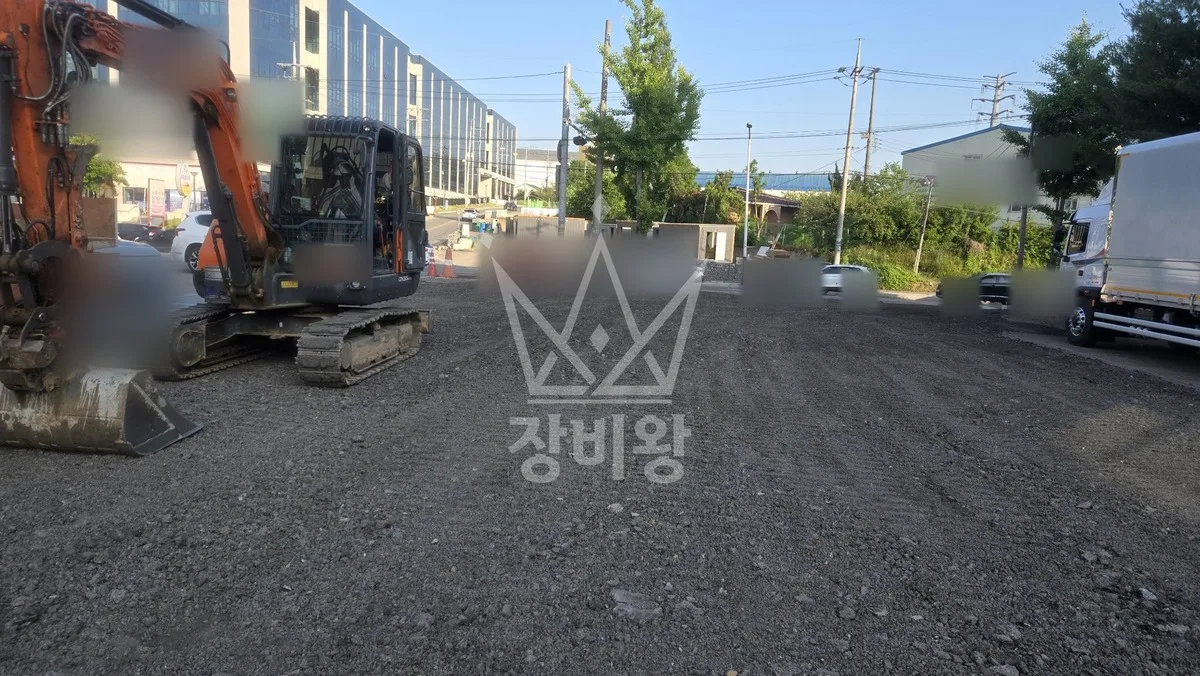 경기 평택시 포크레인 철거 작업 현장