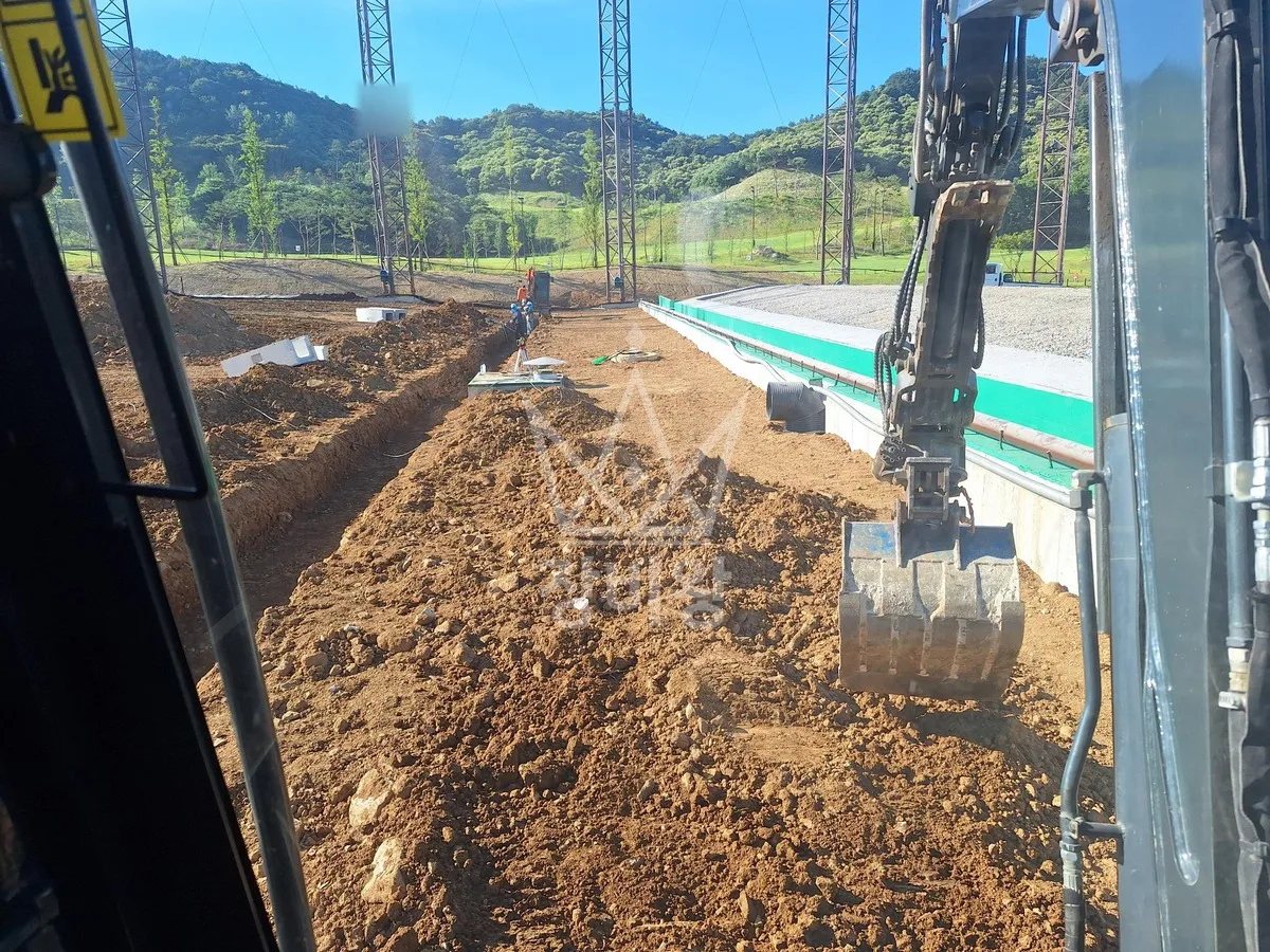 광주 광산구 도산동 포크레인 기초 작업 현장