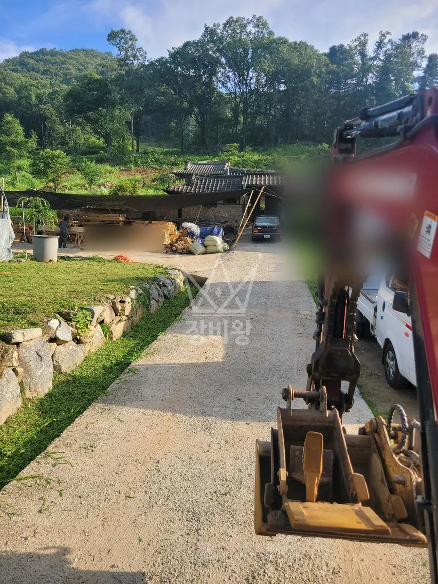 부산 연제구 포크레인 터파기 작업 현장