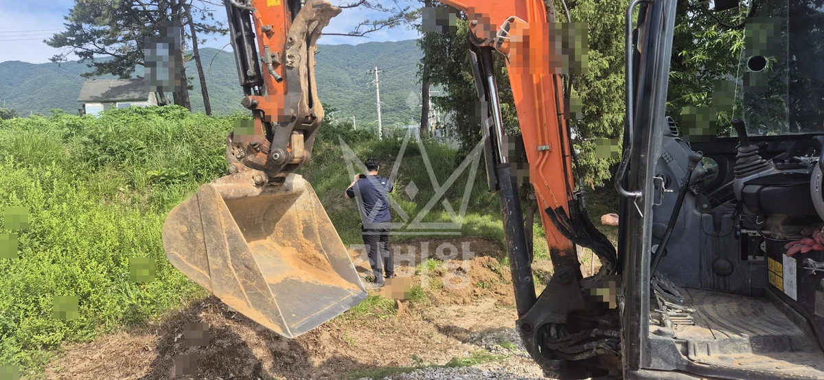 경기 연천군 포크레인 조경 작업 현장