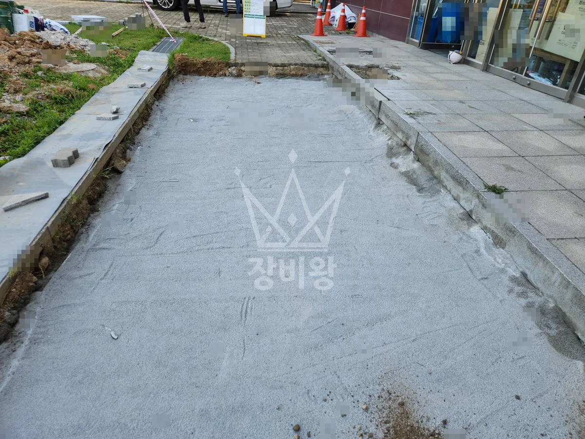 경기 수원시팔달구 포크레인 철거 작업 현장