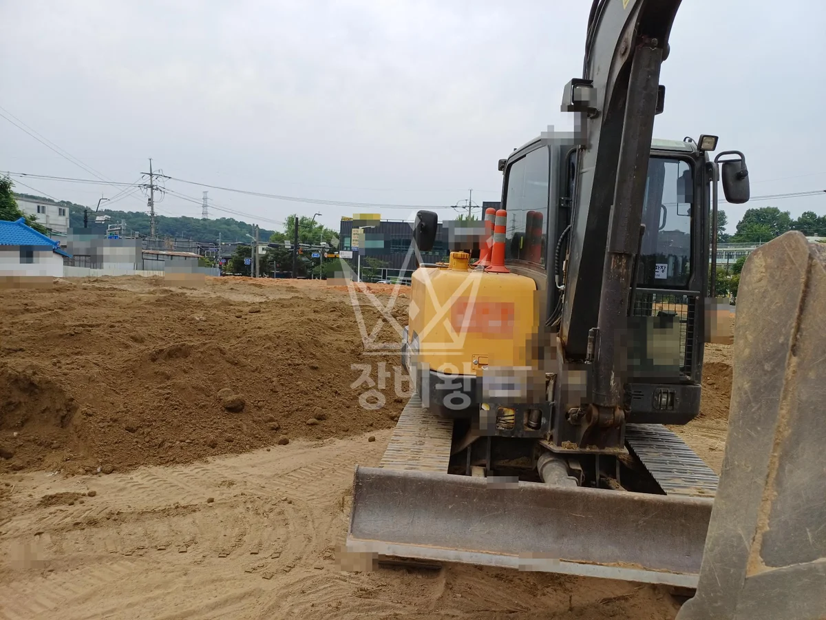 부산 사상구 포크레인 기초 작업 현장