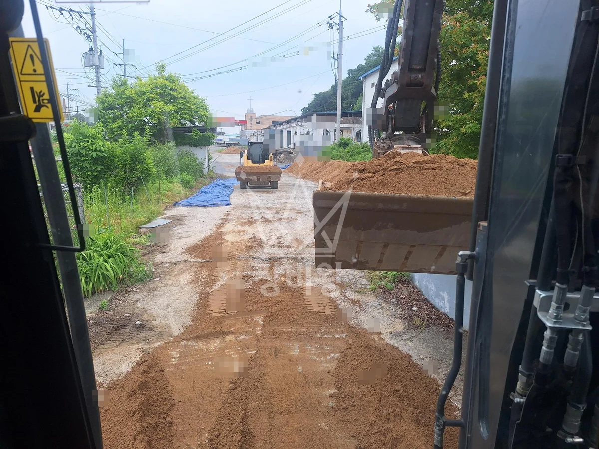 부산 연제구 거제동 포크레인 배관 작업 현장