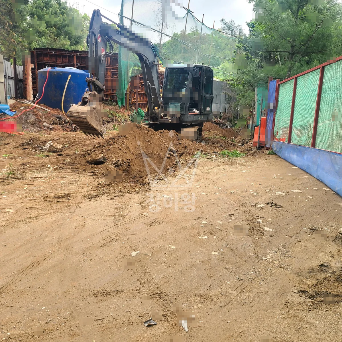 부산 연제구 포크레인 배관 작업 현장