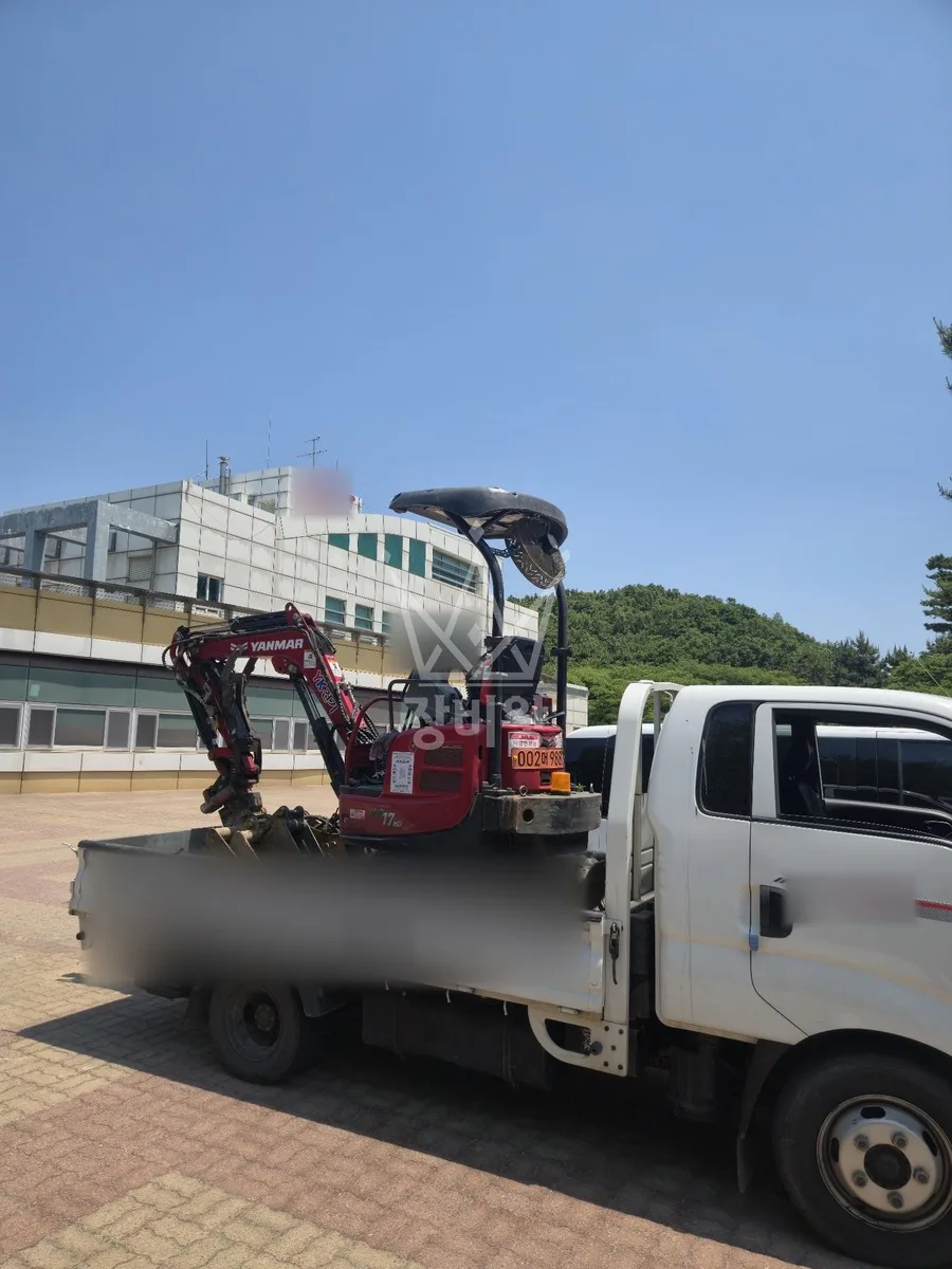 부산 수영구 포크레인 배관 작업 현장