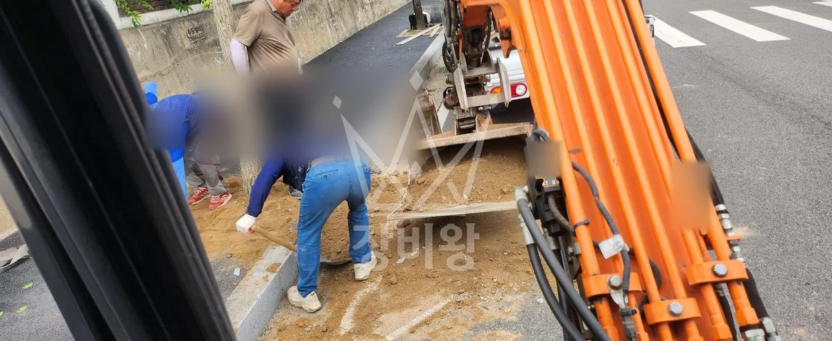 충북 보은군 포크레인 기초 작업 현장