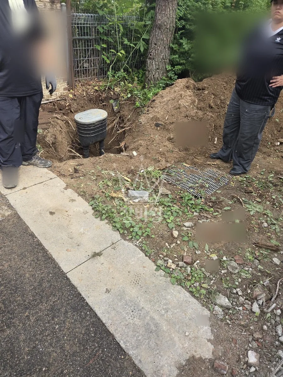부산 북구 만덕동 포크레인 배관 작업 현장