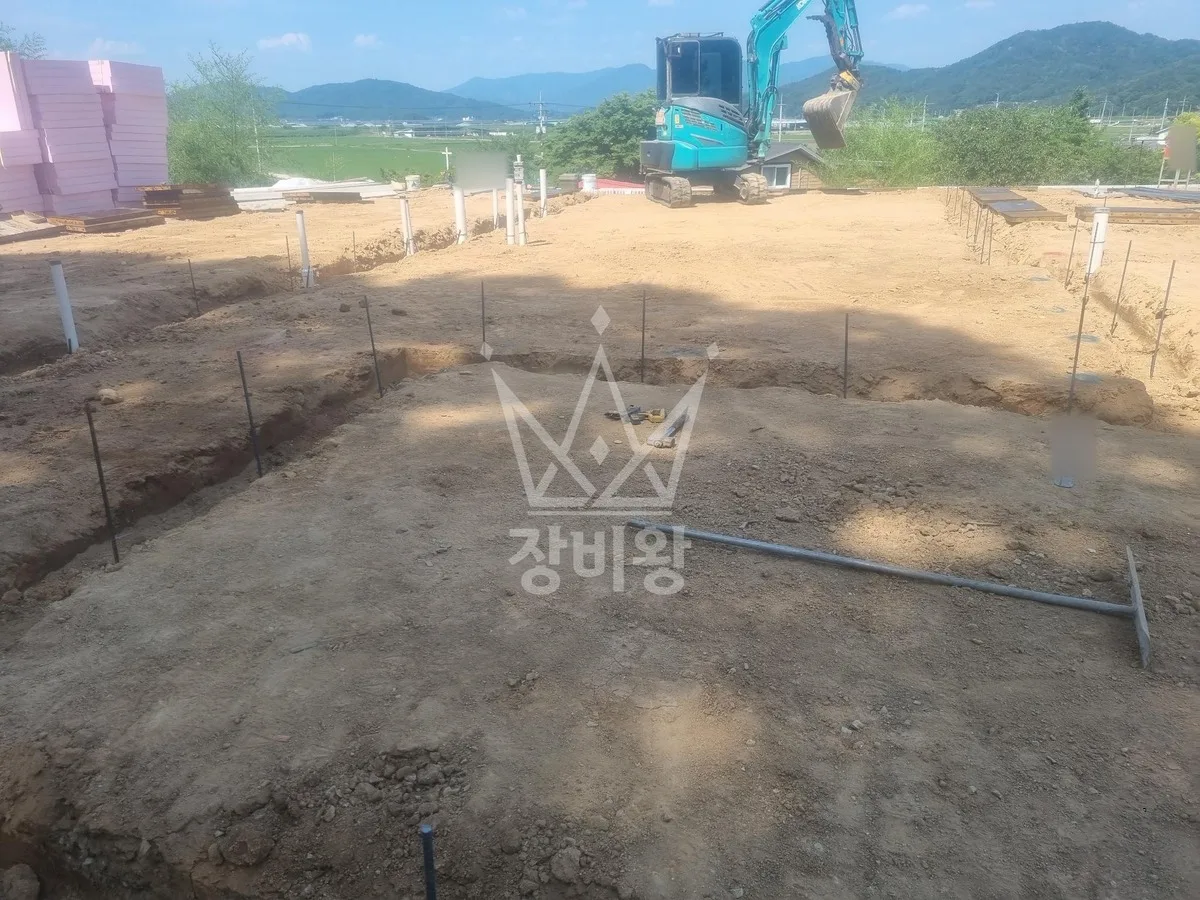 경북 포크레인 기초 작업 현장