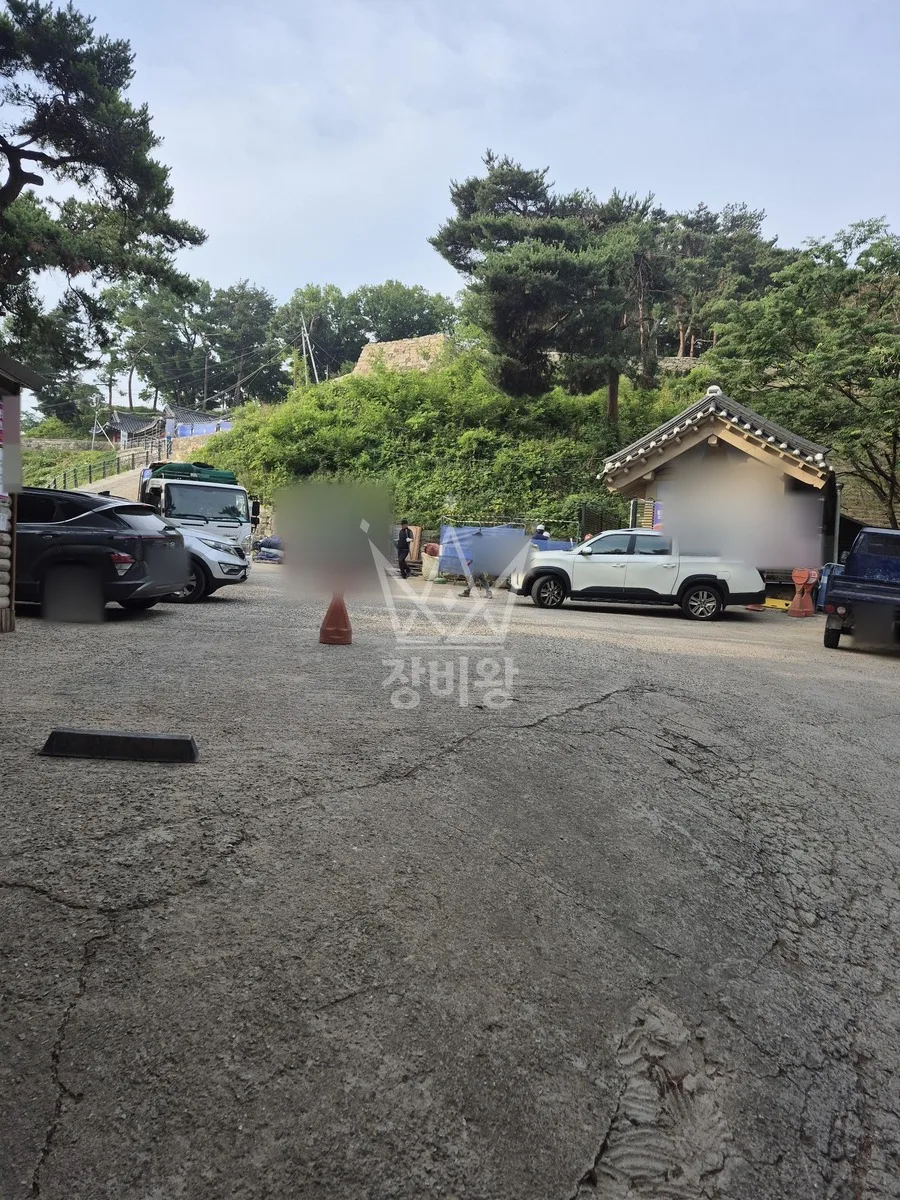 경기 오산시 포크레인 도로 작업 현장