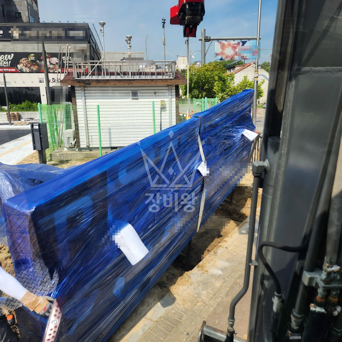 경기 오산시 포크레인 기초 작업 현장